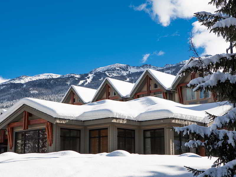 Aava Whistler Hotel Екстер'єр фото